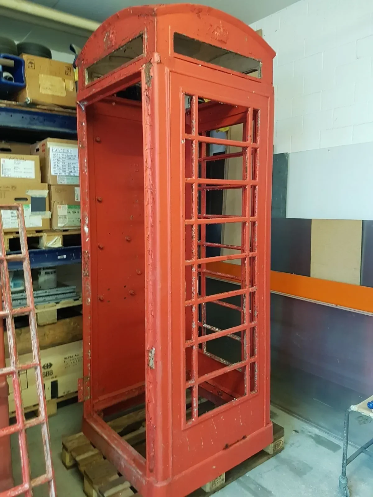Telefonkabine – vorher der Ausführung