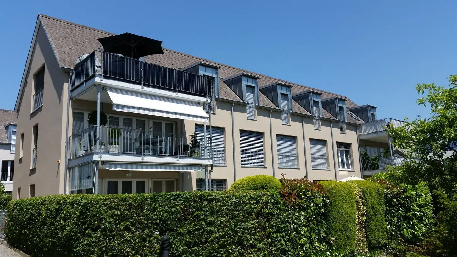 Fassadenrenovation in Hombrechtikon – MALER TEAM Wyss & Partner GmbH