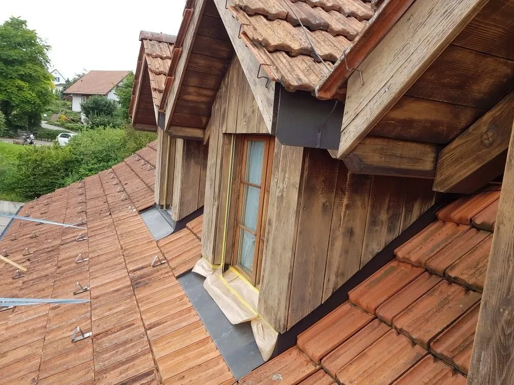 Dieselbe Dachgaube vor der Renovation